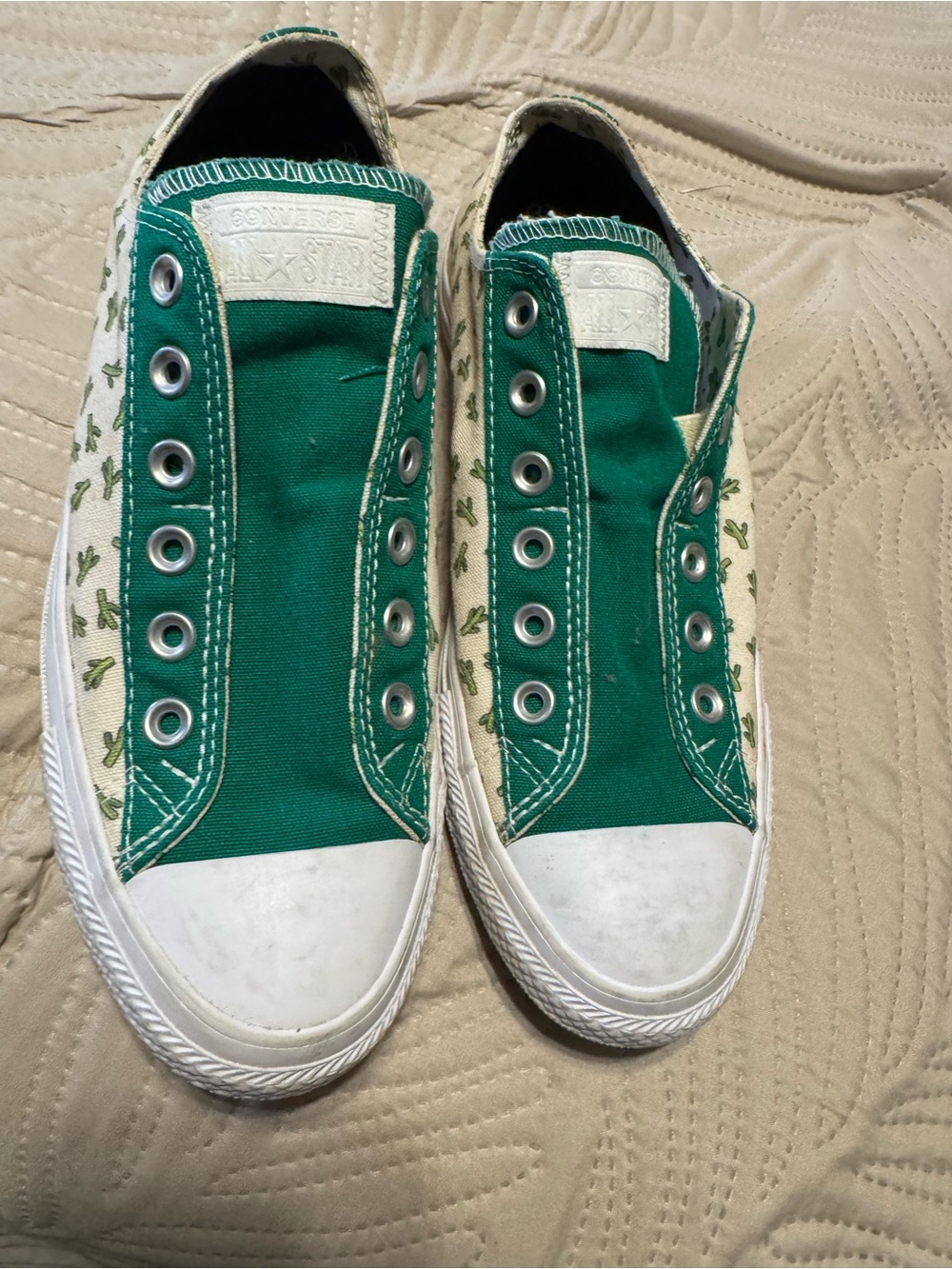 Converse All Stars Chuck Taylor Sneakers Greene/ Cactus Print 8.5 Women/6.5 Men8